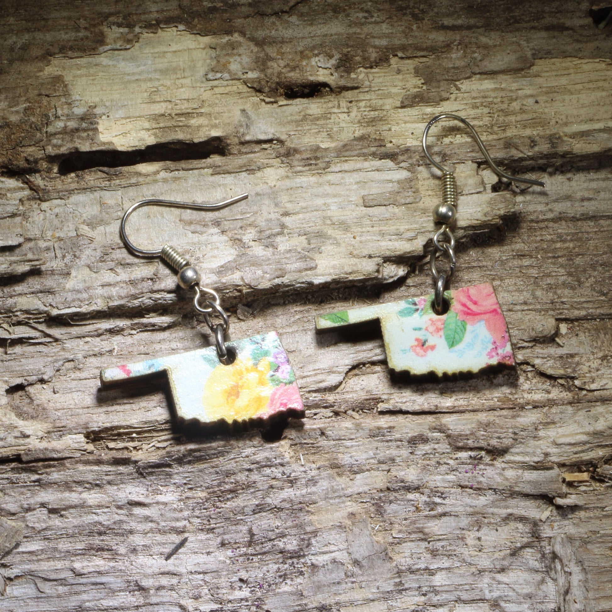 Hand-painted Floral Oklahoma wooden dangle earrings featuring the Oklahoma state silhouette accented with a colorful floral design. Lightweight and comfortable, these state pride earrings are perfect for Oklahoma natives, travelers, teachers, and anyone who loves showing off their Sooner State pride.