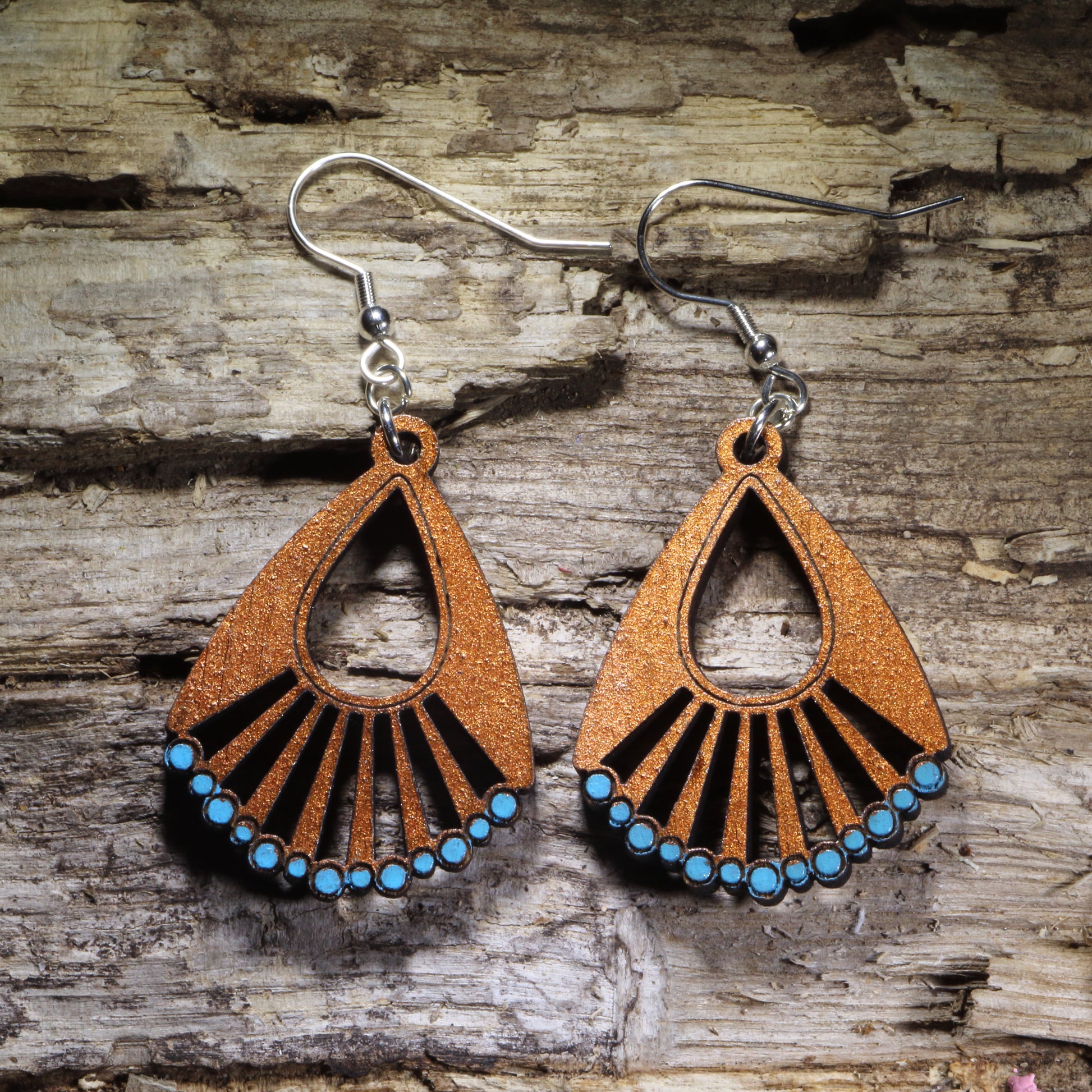 Hand-painted copper and turquoise Art Deco wooden dangle earrings featuring an elegant geometric design inspired by vintage 1920s style. Lightweight statement earrings perfect for Art Deco lovers, geometric jewelry fans, and vintage-inspired outfits.