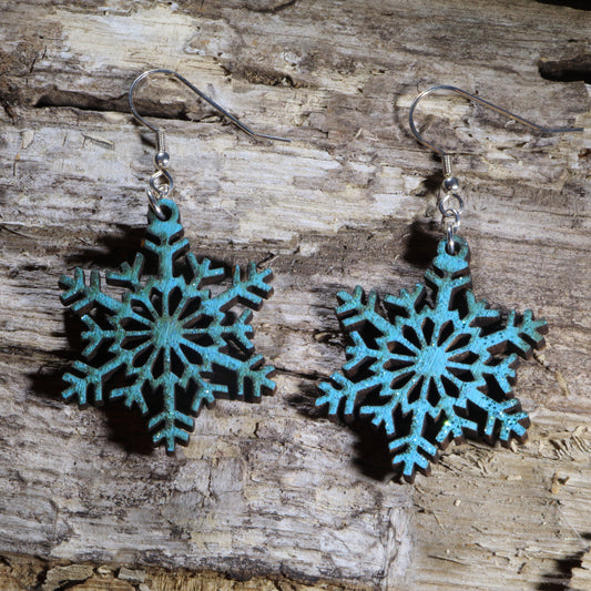 Hand-painted wooden snowflake dangle earrings featuring an intricate winter snowflake design. Lightweight Christmas earrings with hypoallergenic .925 sterling silver hooks, perfect for holiday parties, winter weddings, Christmas celebrations, snowy season outfits, and anyone who loves elegant winter-inspired jewelry.