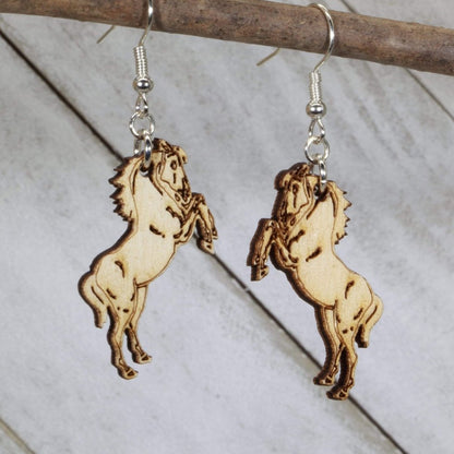 Hand-painted wooden realistic mustang horse dangle earrings with detailed western animal design and hypoallergenic sterling silver hooks, lightweight horse statement jewelry earrings for ranch lovers and equestrian style